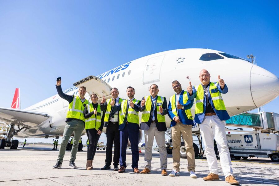 Cape Town First City in Africa to Welcome Luxurious Dreamliner Aircraft Turkey