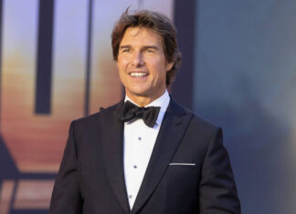 Top Gun Maverick Tom Cruise Billion dollars