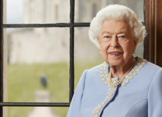 New Portrait Photo of Queen Elizabeth to Celebrate Her Record-Breaking Platinum Jubilee