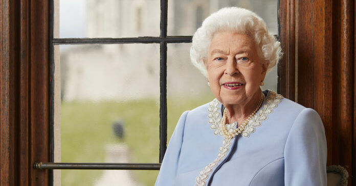 Queen-Elizabeth-II-jubilee-portrait New Portrait Photo of Queen Elizabeth to Celebrate Her Record-Breaking Platinum Jubilee