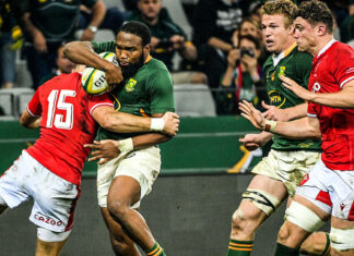 Lukhanyo Am on the attack.