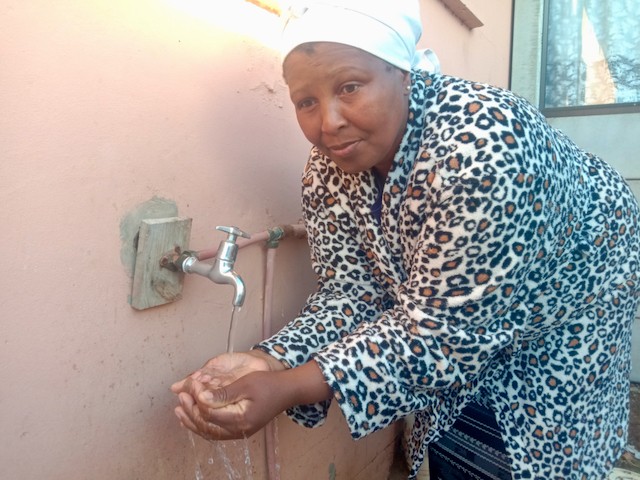 Neliswa Mnikina of Chris Hani in KwaNobuhle, Kariega, has one of only four RDP houses with running water. She said she can’t supply the whole area. Photos: Thamsanqa Mbovane