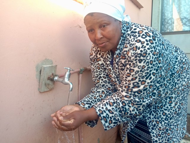 Neliswa Mnikina of Chris Hani in KwaNobuhle, Kariega, has one of only four RDP houses with running water. She said she can’t supply the whole area. Photos: Thamsanqa Mbovane Neliswa Mnikina of Chris Hani in KwaNobuhle, Kariega, has one of only four RDP houses with running water. She said she can’t supply the whole area. Photos: Thamsanqa Mbovane