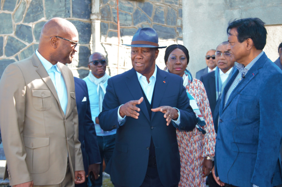 Caption: Against a backdrop of ongoing civil instability that has claimed countless lives, Ivory Coast President Alassane Ouattara turns to South Africa’s Robben Island to draw strength for the road to reconciliation and recovery in his country. President Ouattara was welcomed by Minister of Sport, Arts and Culture, Nathi Mthethwa and RIM Council Chairperson, Prof Saths Cooper.