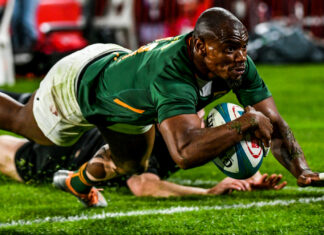 Makazole Mapimpi goes over in the corner.