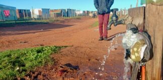 Residents say this standpipe has been leaking for more than three months in Gunguluza, Kariega. They say there are several taps in the settlement that have been leaking precious water, some for years. Photo: Thamsanqa Mbovane