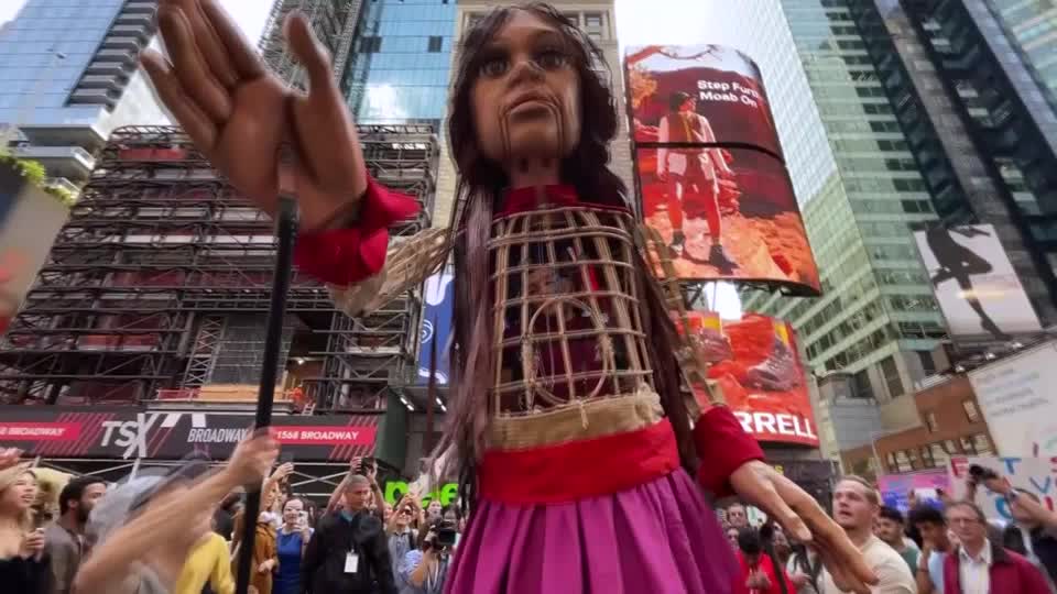 South AfricanDesigned Giant Puppet Strolls into Time Square SAPeople