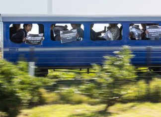 The Mini Blue Train in Mouille Point, Cape Town, has been entertaining children and adults since 19 December 1956. Photos: Ashraf Hendricks