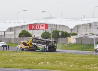 A burnt Golden Arrow bus is towed from the N2 in Cape Town on Friday. It was the latest in a spate of attacks in Nyanga and Philippi for more than a week, allegedly by Amaphela taxi drivers whose cars were impounded. Photo: Nombulelo Damba-Hendrik.