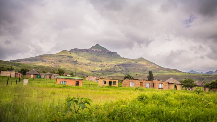 KZN road to Drakensberg KZN land
