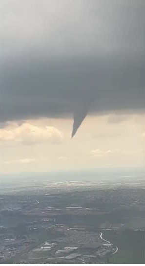 Passengers Flying into Joburg Spot Funnel Cloud