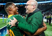 LONDON, ENGLAND - NOVEMBER 26: Jacques Nienaber, the head coach of South Africa celebrates with Damian Willemse after their victory during the Autumn International match between England and South Africa at Twickenham Stadium on November 26, 2022 in London, England. (Photo by David Rogers/Getty Images)