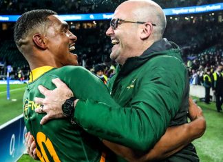 LONDON, ENGLAND - NOVEMBER 26: Jacques Nienaber, the head coach of South Africa celebrates with Damian Willemse after their victory during the Autumn International match between England and South Africa at Twickenham Stadium on November 26, 2022 in London, England. (Photo by David Rogers/Getty Images)