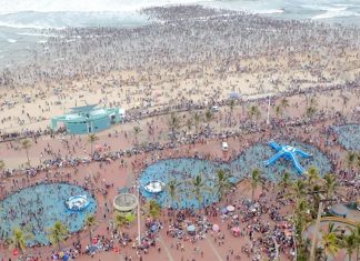 Thousands of New Year party revellers and holidaymakers on North Pier Beach in 2016. Rajesh Jantilal/AFP via Getty Images
