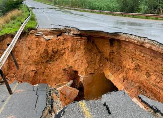 Hendrick Potgieter Road After Bridge Collapses