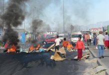 Protesters blocked Japhta Masemola Road in Cape Town on Monday, demanding electricity. Photo: Vincent Lali