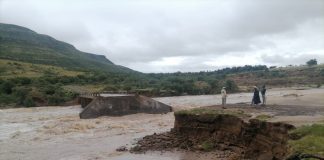Hundreds of people, including learners, can’t get to work, school, or health facilities after the uNgqeqe bridge near Lupapasi Village collapsed on 8 February during heavy rainfall. Photo: Yonela Ngqukuvana