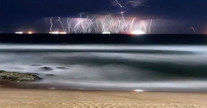 Durban-lightning-storm-2 Lightning lashes Durban after one of the hottest days in living memory