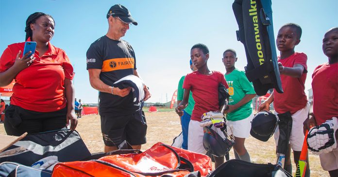 Richard-Branson-Virgin-Cricket-South-Africa Richard Branson's Virgin Helps Deliver Cricket Gear to South African Kids