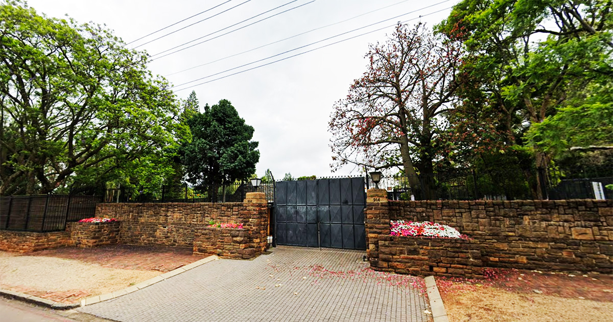 DA organises picket outside 'rockstar' ministers' mansions at