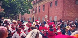 Couple tie the knot during strike outside Home Affairs – WATCH Home Affairs wedding