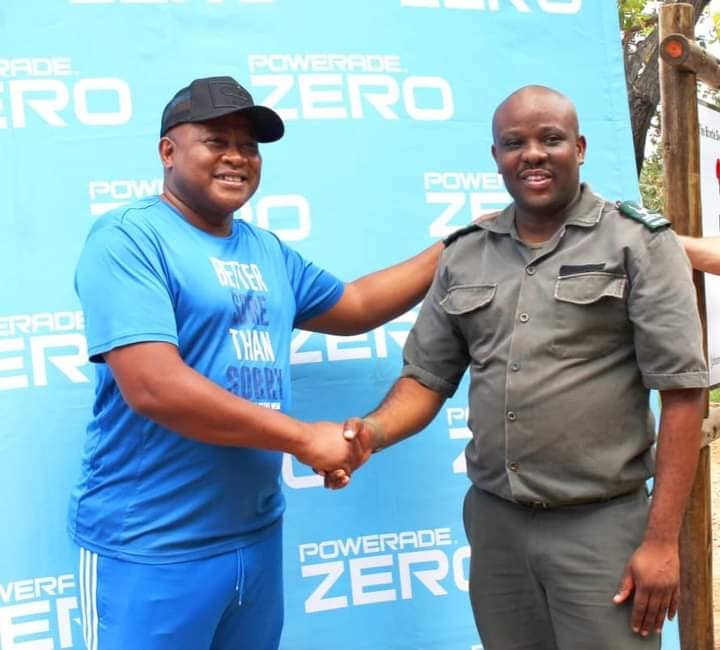 James Ngesi, CCBSA Regional GM-Commercial handed over the new swimming Pool to SANParks’s Koketso Kotsoe, Park Manager of the Marakele National Park.
