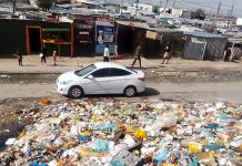 The streets of Samora Machel are full of garbage. Photo: GroundUp