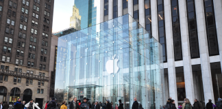 man jumps off second floor after robbing Apple store