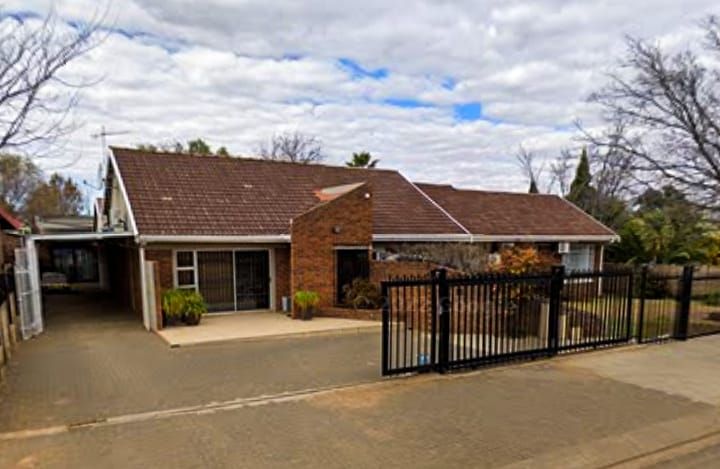 The detached bungalow where Irish fugitive Ruth Lawrence, 42, was said to have been arrested by police sources. At the rear of a house is a seperate premises which are used as a private dance studio and it is believed as a small tattoo studio for Lawrence to work out of