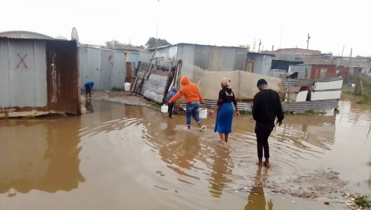Heavy rains cause widespread flooding in Cape Town informal settlements