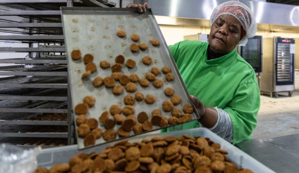 Khayelitsha Cookies prefers hiring people to using machines