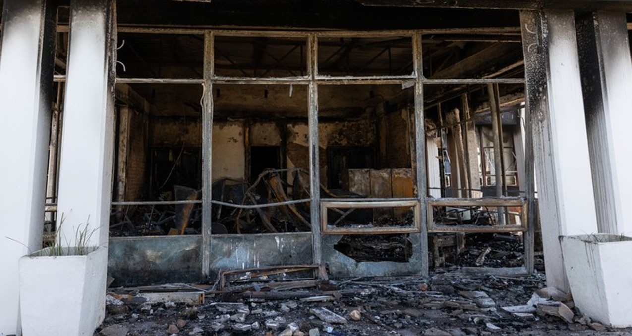 Swellendam protesters torch municipal offices