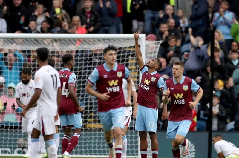 Lyle Foster Burnley FC - Vincent Kompany