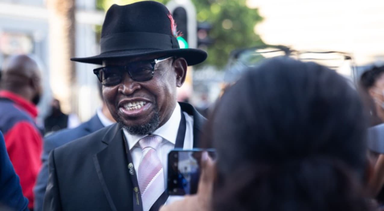 Economists warn against “chaotic budget cuts”