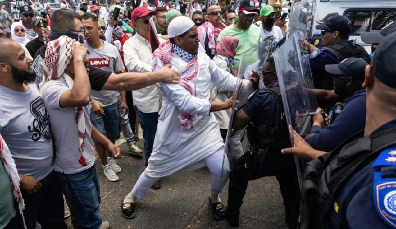 Pro-Israel protest disrupted in Cape Town
