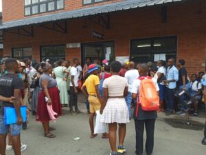 Fed up with long queues at Home Affairs? Schedule an appointment! - SA ...