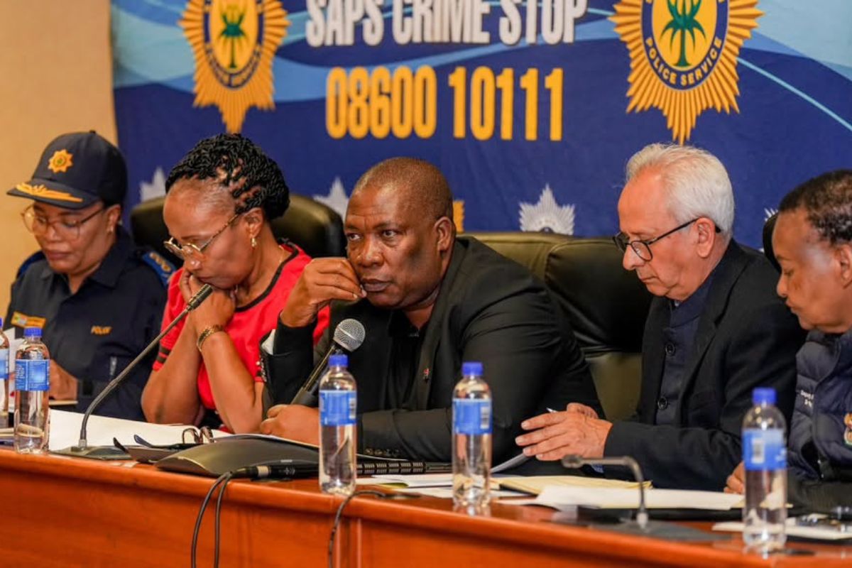 A R400 000 cash reward may or may not help crack the Ekurhuleni murders; premature serial-killer claims could complicate the investigation.