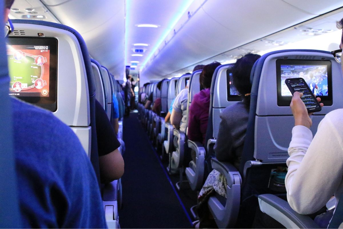 Booking flights for December? Discover whether seats remain, why early booking saves stress and what to do when flights sell out.