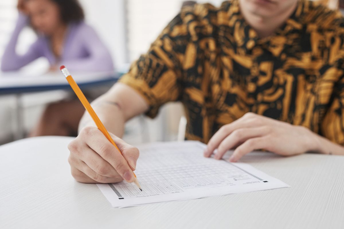 Writing matric exams? Keep these five distractions away to help your teenager stay focused, sleep better and survive exam season.